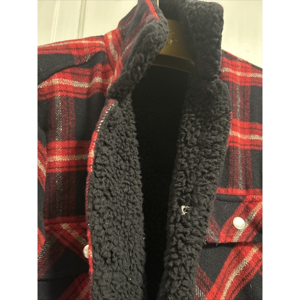 FOREVER 21 Sherpa Lined Plaid Shirt Jacket Outerwear Red Black Plaid Size Large - Picture 8 of 11